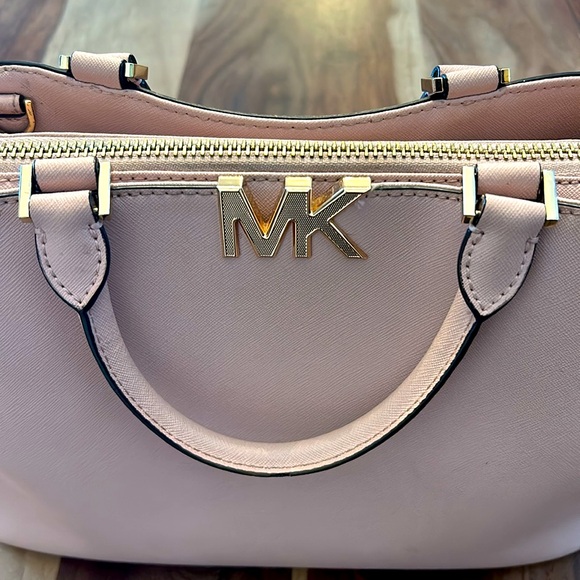 Michael Kors Authentic Mauve Leather Bag - Picture 3 of 11